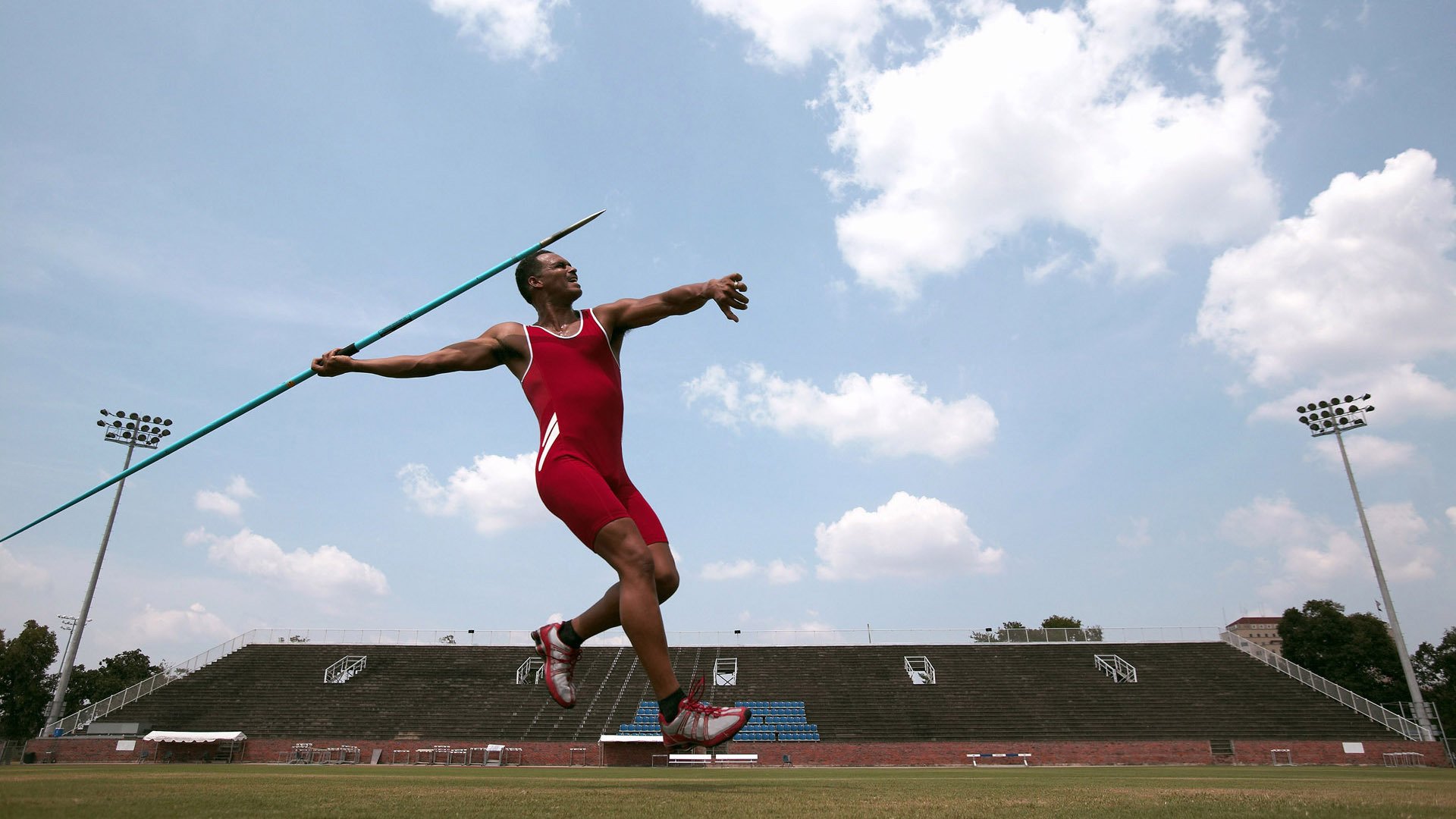 俄克拉荷马城雷霆决赛小胜川崎前锋，胡金秋砍下5记关键球，全场沸腾